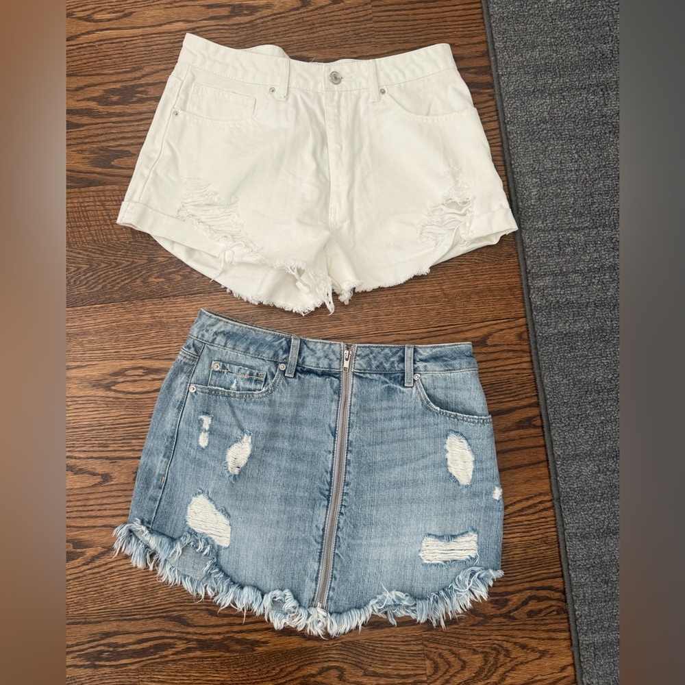 FOREVER 21 Denim Jean Shorts
White Frayed 29 GARAGE denim Full Zip Mini Skirt M